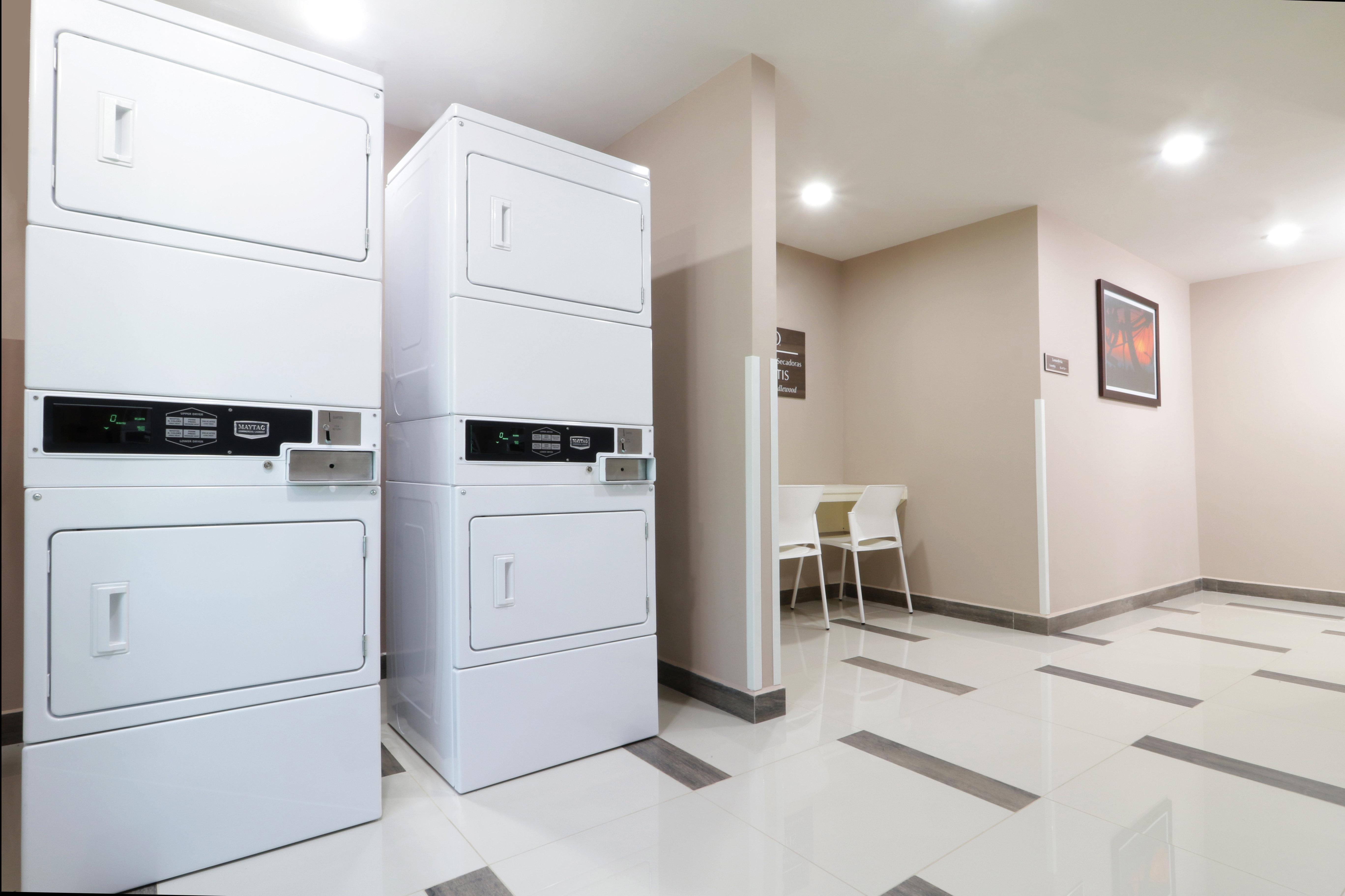 Candlewood Suites Celaya Селая Екстер'єр фото
