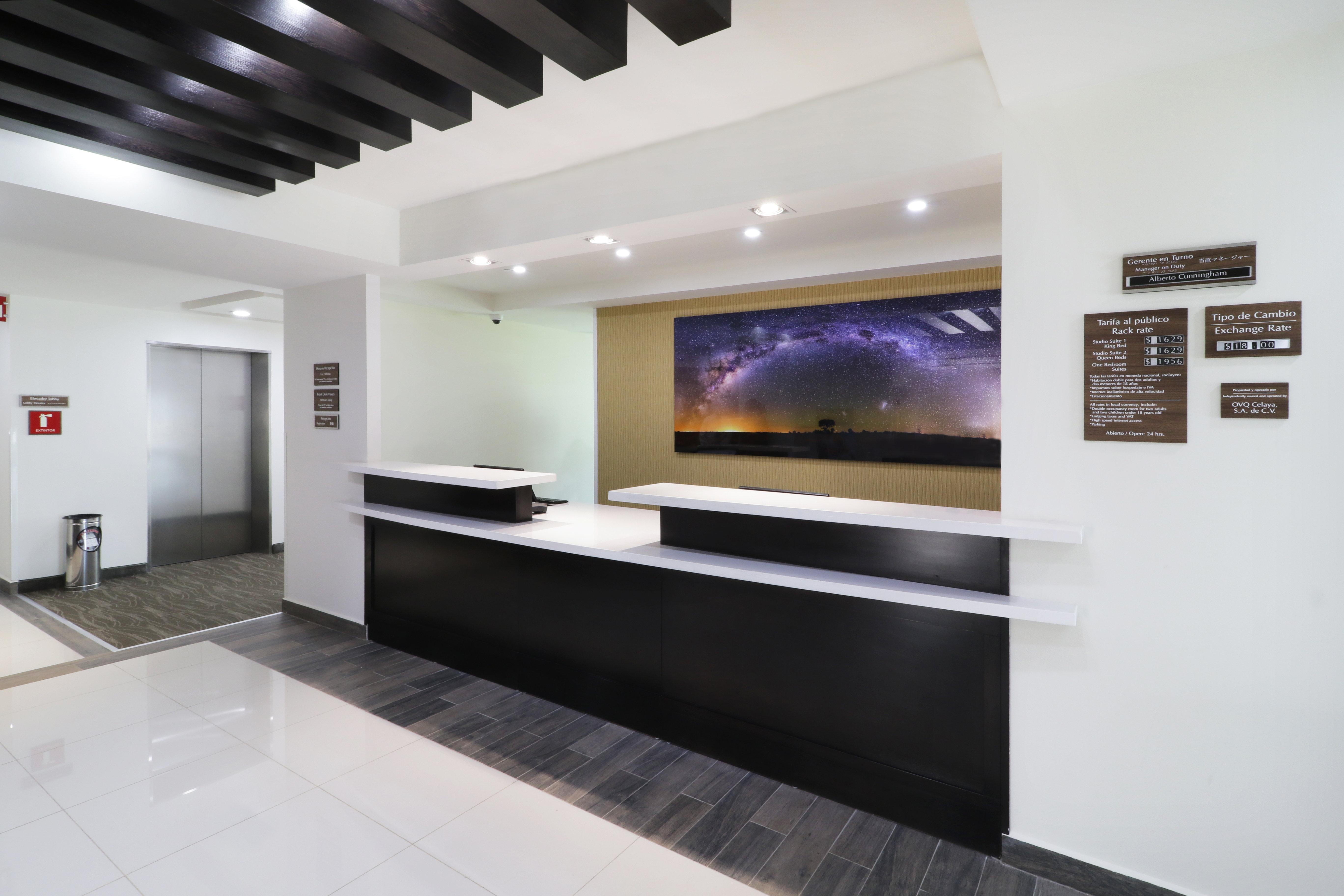 Candlewood Suites Celaya Селая Екстер'єр фото