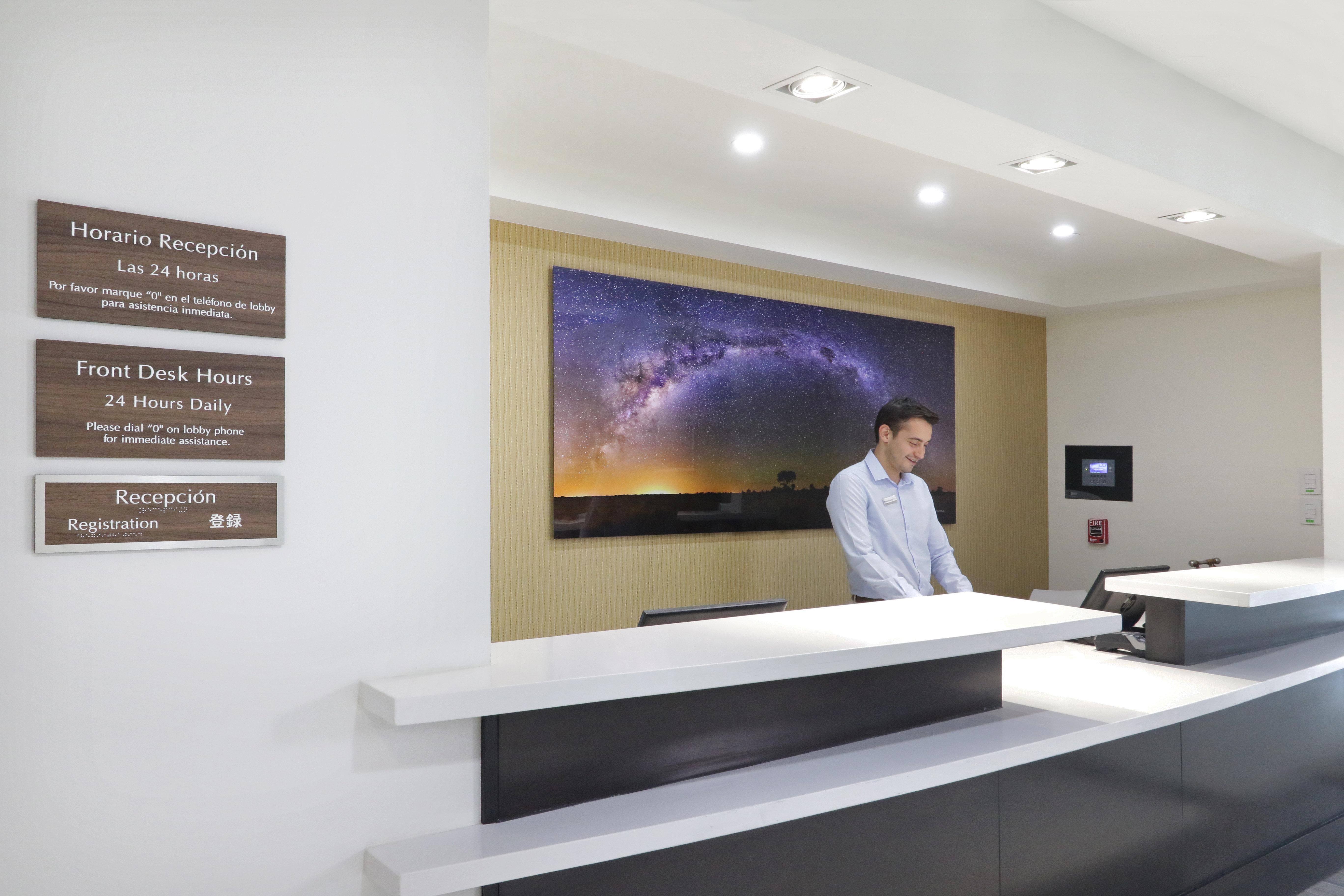 Candlewood Suites Celaya Селая Екстер'єр фото
