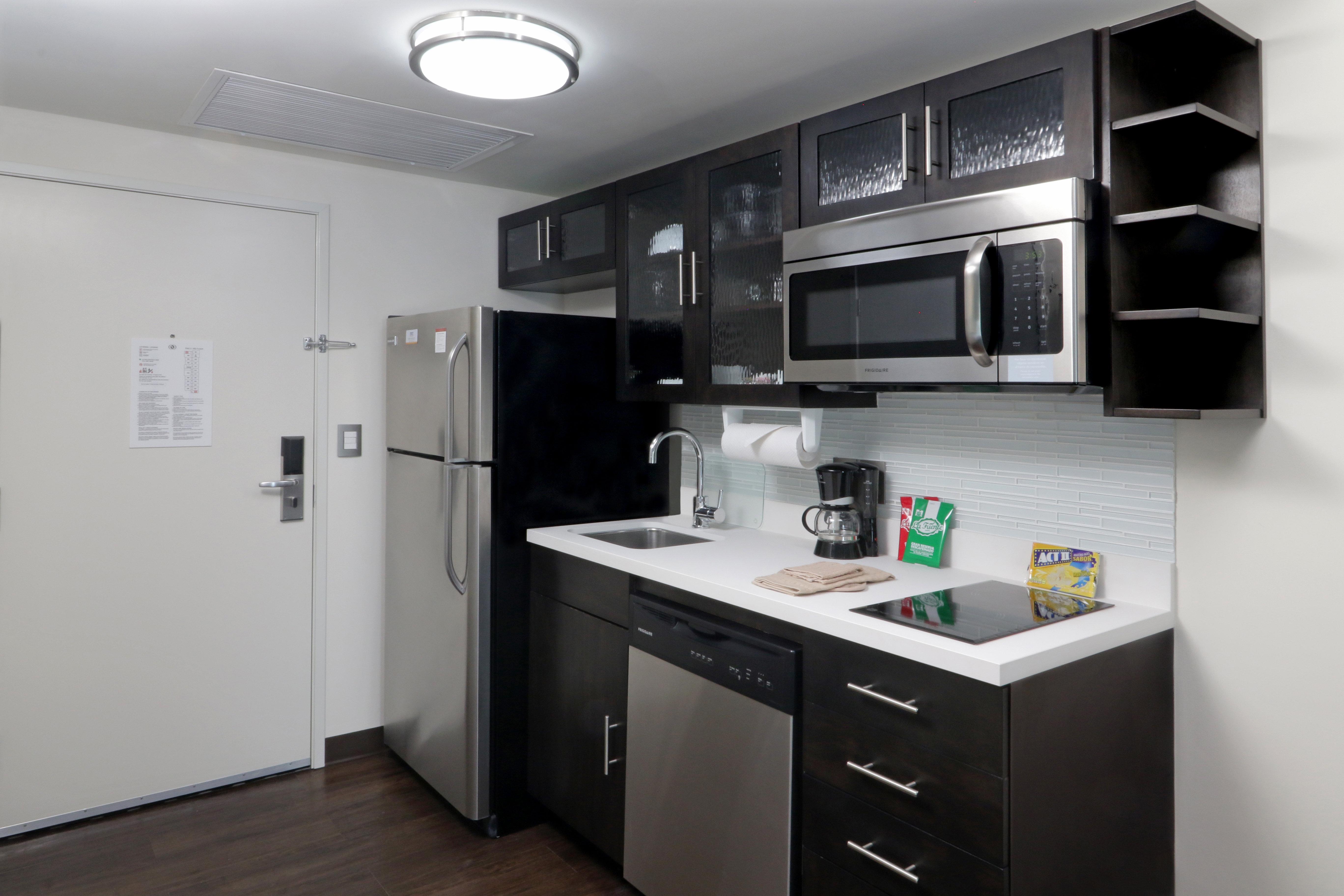 Candlewood Suites Celaya Селая Екстер'єр фото