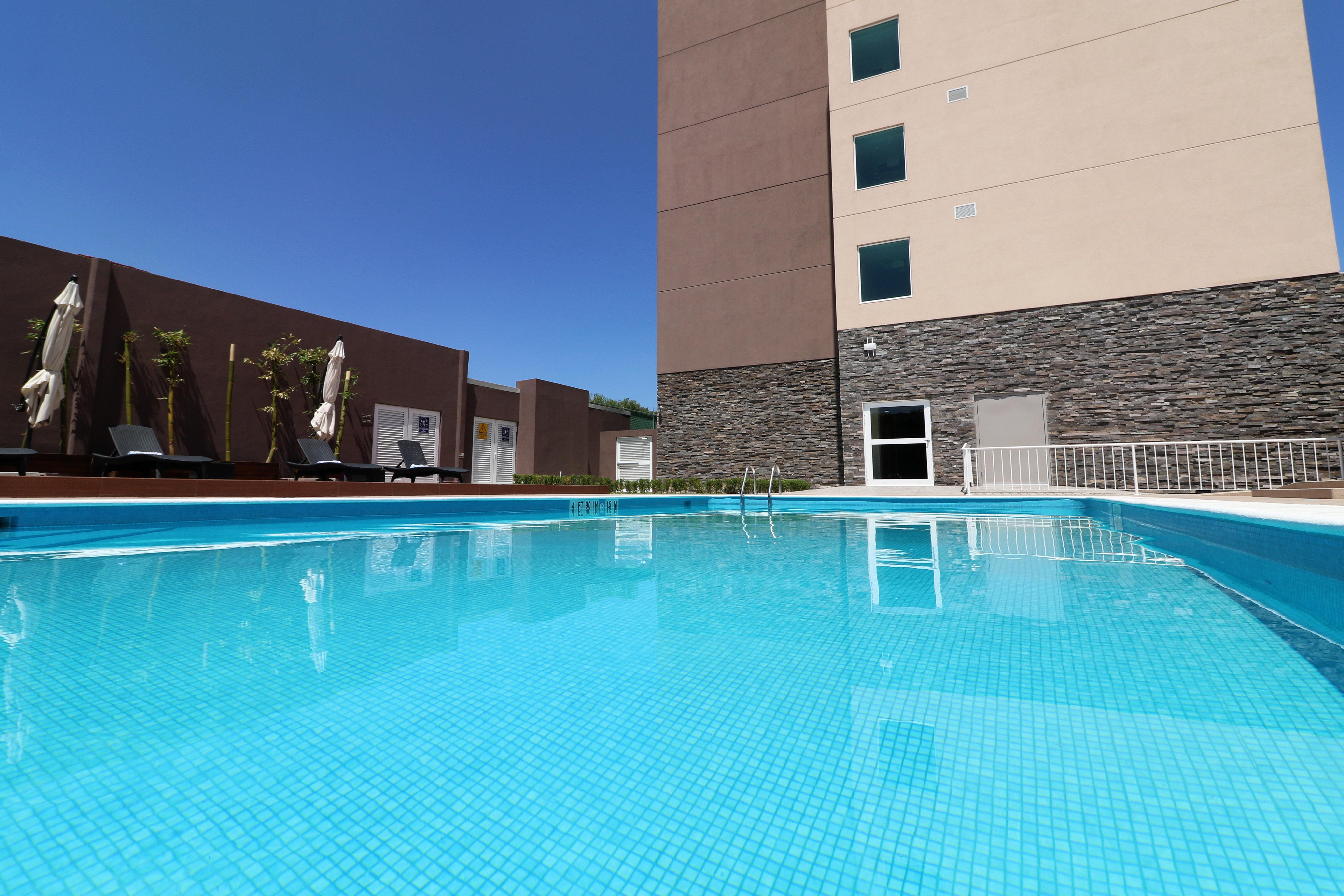 Candlewood Suites Celaya Селая Екстер'єр фото