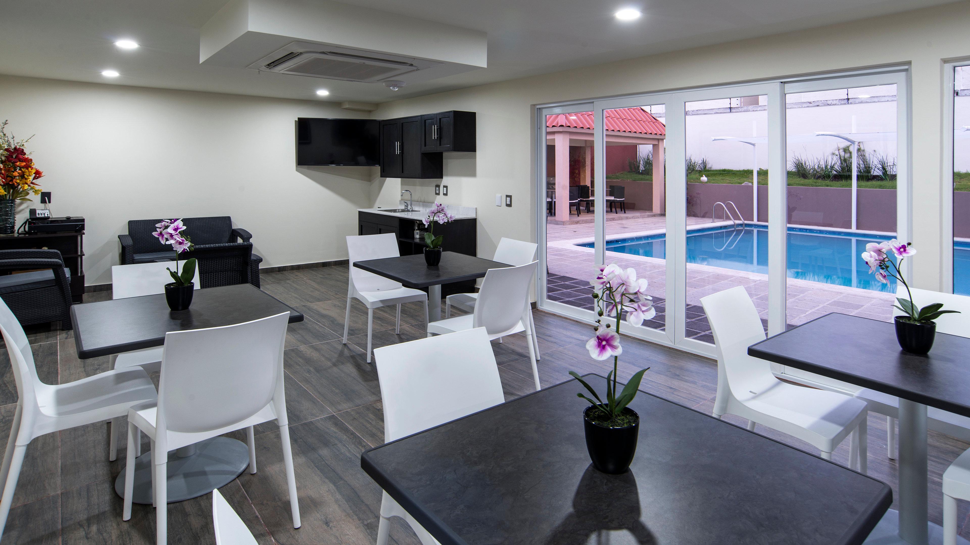 Candlewood Suites Celaya Селая Екстер'єр фото