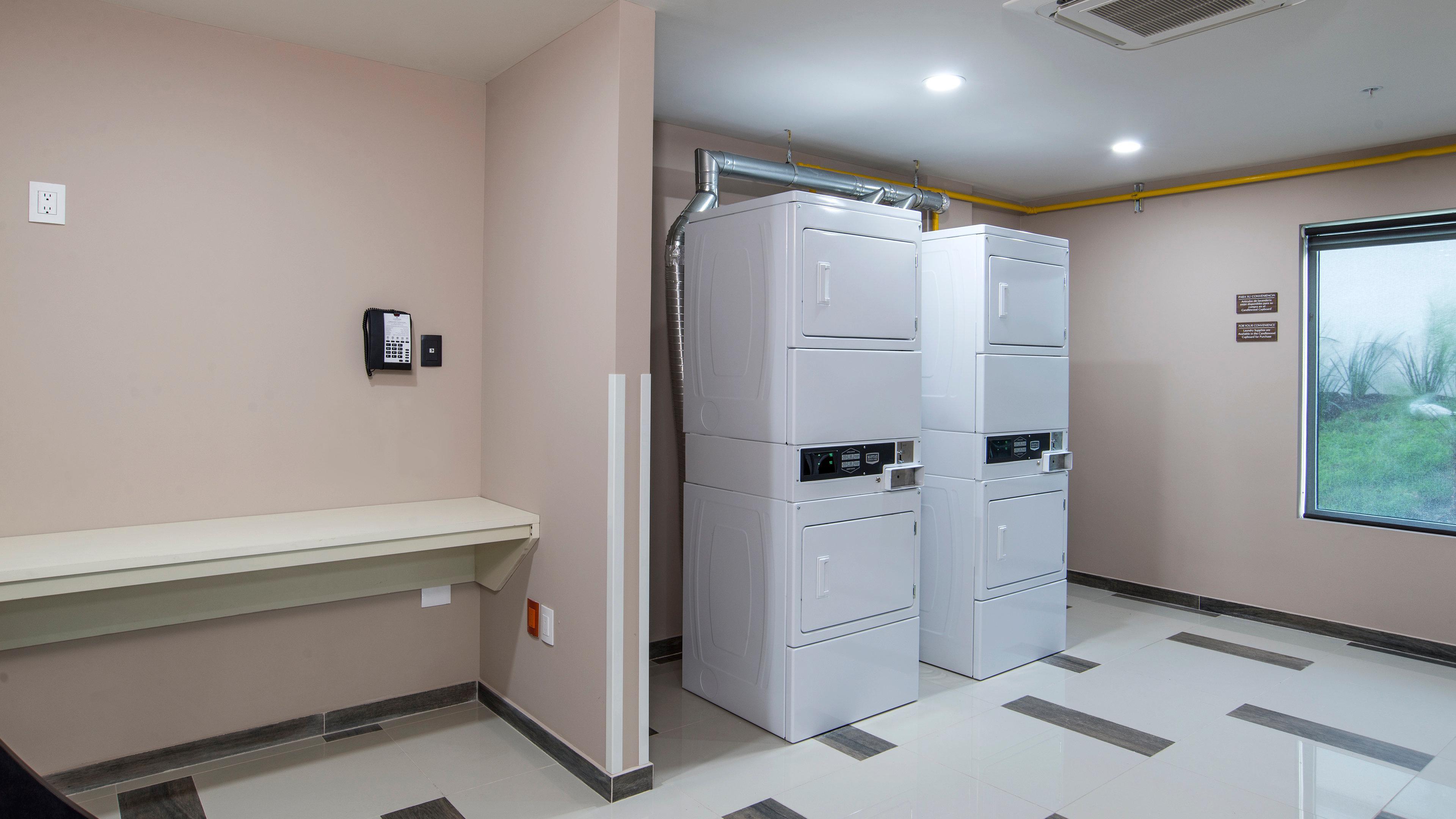 Candlewood Suites Celaya Селая Екстер'єр фото